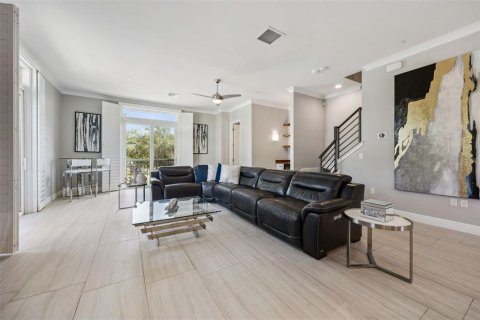 Townhouse in Winter Garden, Florida 3 bedrooms, 208.29 sq.m. № 2220491 - photo 5