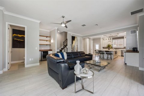 Townhouse in Winter Garden, Florida 3 bedrooms, 208.29 sq.m. № 2220491 - photo 8
