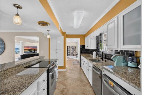 House in Daytona Beach, Florida 5 bedrooms, 512.91 sq.m. № 2360703 - photo 13
