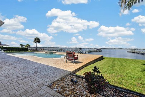 House in Daytona Beach, Florida 5 bedrooms, 512.91 sq.m. № 2360703 - photo 3