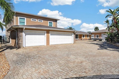 House in Daytona Beach, Florida 5 bedrooms, 512.91 sq.m. № 2360703 - photo 7