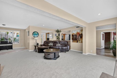 House in Daytona Beach, Florida 5 bedrooms, 512.91 sq.m. № 2360703 - photo 10