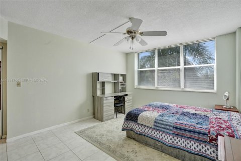 Copropriété à louer à Hallandale Beach, Floride: 2 chambres, 111.48 m2 № 2052639 - photo 9