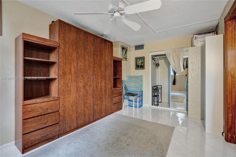 Copropriété à louer à Hallandale Beach, Floride: 2 chambres, 111.48 m2 № 2052639 - photo 5