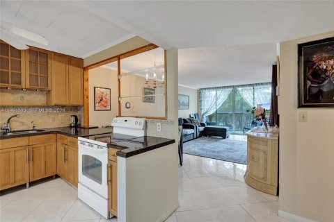 Copropriété à louer à Hallandale Beach, Floride: 2 chambres, 111.48 m2 № 2052639 - photo 8