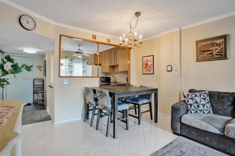Copropriété à louer à Hallandale Beach, Floride: 2 chambres, 111.48 m2 № 2052639 - photo 21