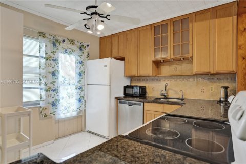 Copropriété à louer à Hallandale Beach, Floride: 2 chambres, 111.48 m2 № 2052639 - photo 25