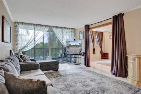 Copropriété à louer à Hallandale Beach, Floride: 2 chambres, 111.48 m2 № 2052639 - photo 3