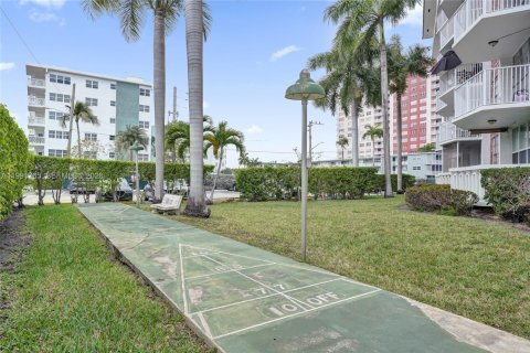 Copropriété à louer à Hallandale Beach, Floride: 2 chambres, 111.48 m2 № 2052639 - photo 29