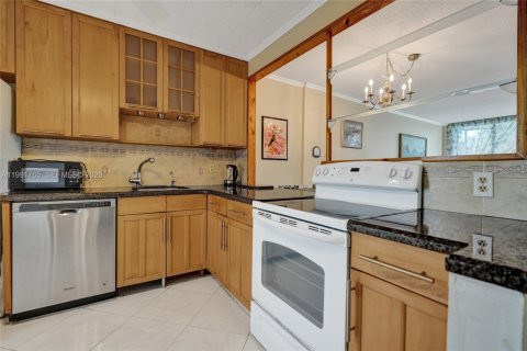 Condo à Hallandale Beach, Floride, 2 chambres  № 2052639