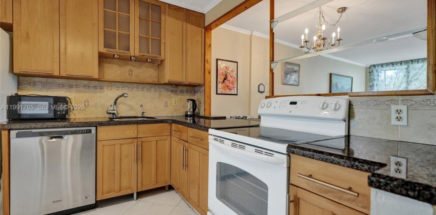 Condo à Hallandale Beach, Floride, 2 chambres  № 2052639