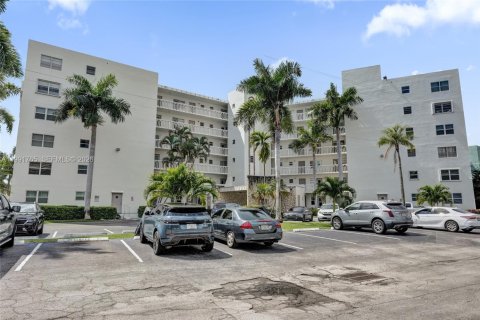 Copropriété à louer à Hallandale Beach, Floride: 2 chambres, 111.48 m2 № 2052639 - photo 28