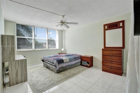 Copropriété à louer à Hallandale Beach, Floride: 2 chambres, 111.48 m2 № 2052639 - photo 7