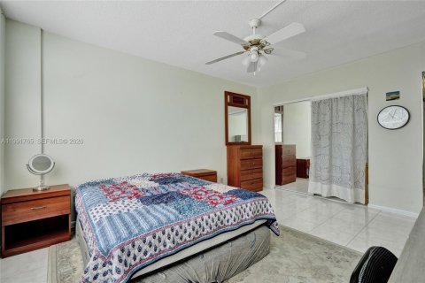 Copropriété à louer à Hallandale Beach, Floride: 2 chambres, 111.48 m2 № 2052639 - photo 10
