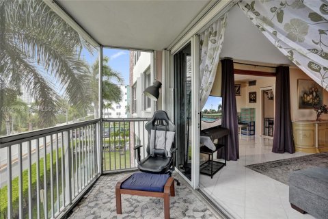 Copropriété à louer à Hallandale Beach, Floride: 2 chambres, 111.48 m2 № 2052639 - photo 19