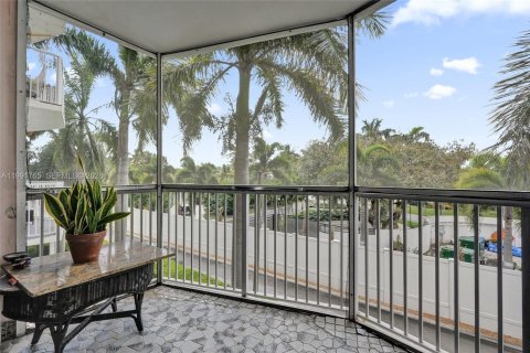 Copropriété à louer à Hallandale Beach, Floride: 2 chambres, 111.48 m2 № 2052639 - photo 16