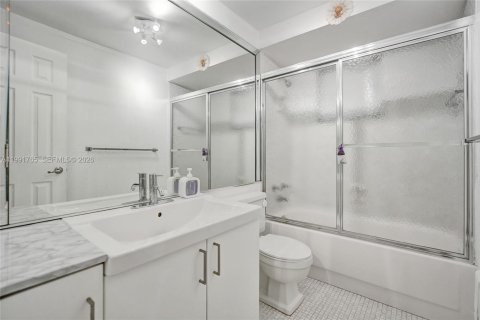Copropriété à louer à Hallandale Beach, Floride: 2 chambres, 111.48 m2 № 2052639 - photo 12