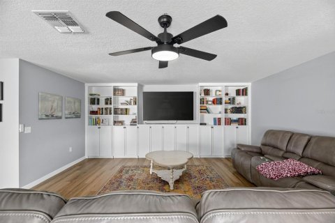 House in Riverview, Florida 4 bedrooms, 278.52 sq.m. № 2097076 - photo 13