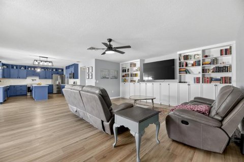 House in Riverview, Florida 4 bedrooms, 278.52 sq.m. № 2097076 - photo 12