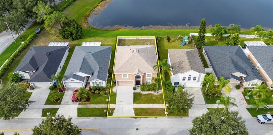 House in Riverview, Florida 4 bedrooms, 278.52 sq.m. № 2097076