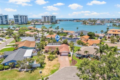 House in Saint Petersburg, Florida 3 bedrooms, 148.27 sq.m. № 1662101 - photo 4