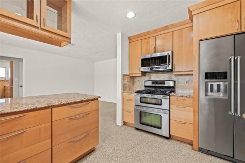 House in Saint Petersburg, Florida 3 bedrooms, 148.27 sq.m. № 1662101 - photo 21