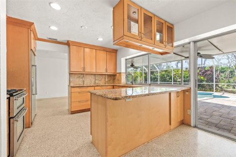 House in Saint Petersburg, Florida 3 bedrooms, 148.27 sq.m. № 1662101 - photo 15