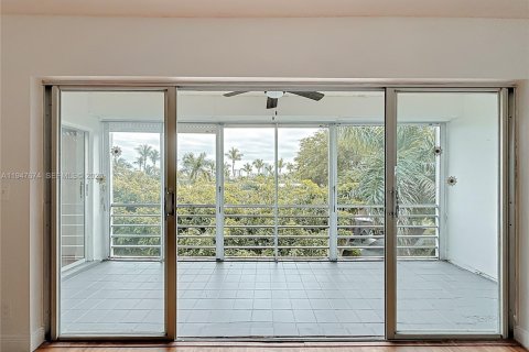 Снять в аренду кондоминиум в Халландейл-Бич, Флорида 2 спальни, 95.41м2, № 2003776 - фото 21