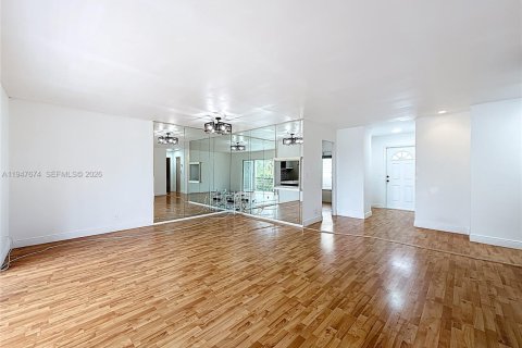 Снять в аренду кондоминиум в Халландейл-Бич, Флорида 2 спальни, 95.41м2, № 2003776 - фото 18