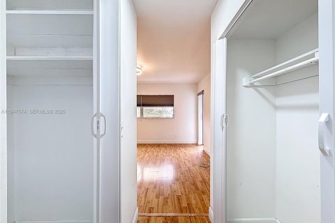 Снять в аренду кондоминиум в Халландейл-Бич, Флорида 2 спальни, 95.41м2, № 2003776 - фото 26