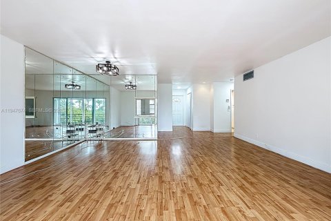 Снять в аренду кондоминиум в Халландейл-Бич, Флорида 2 спальни, 95.41м2, № 2003776 - фото 19