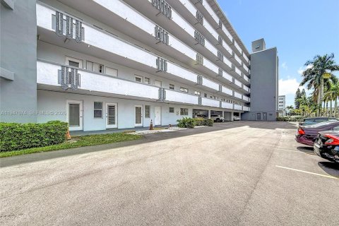 Снять в аренду кондоминиум в Халландейл-Бич, Флорида 2 спальни, 95.41м2, № 2003776 - фото 3