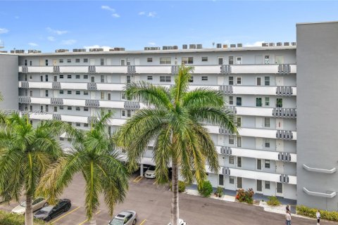 Кондоминиум с 2 спальнями в Халландейл-Бич, Флорида № 2003776
