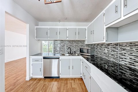 Снять в аренду кондоминиум в Халландейл-Бич, Флорида 2 спальни, 95.41м2, № 2003776 - фото 14