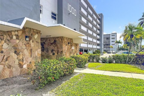 Снять в аренду кондоминиум в Халландейл-Бич, Флорида 2 спальни, 95.41м2, № 2003776 - фото 4