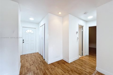 Снять в аренду кондоминиум в Халландейл-Бич, Флорида 2 спальни, 95.41м2, № 2003776 - фото 10