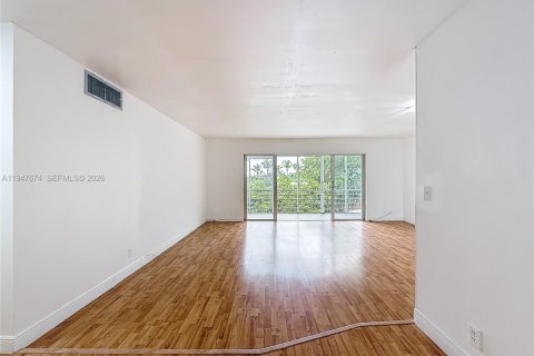 Снять в аренду кондоминиум в Халландейл-Бич, Флорида 2 спальни, 95.41м2, № 2003776 - фото 16