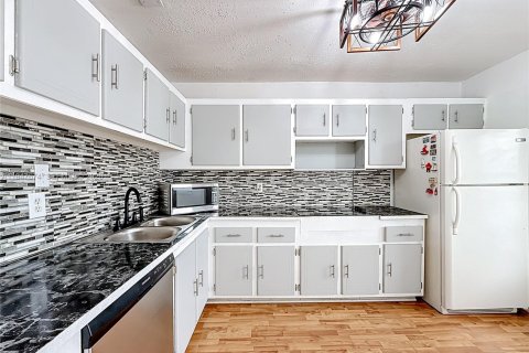 Снять в аренду кондоминиум в Халландейл-Бич, Флорида 2 спальни, 95.41м2, № 2003776 - фото 12