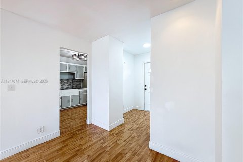 Снять в аренду кондоминиум в Халландейл-Бич, Флорида 2 спальни, 95.41м2, № 2003776 - фото 11