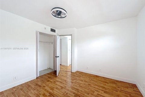 Снять в аренду кондоминиум в Халландейл-Бич, Флорида 2 спальни, 95.41м2, № 2003776 - фото 24