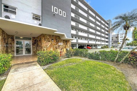 Снять в аренду кондоминиум в Халландейл-Бич, Флорида 2 спальни, 95.41м2, № 2003776 - фото 6