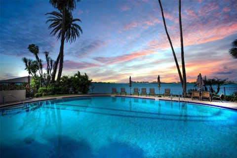 Condo à Clearwater, Floride, 2 chambres  № 2345077