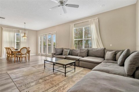 House in Four Corners, Florida 4 bedrooms, 213.3 sq.m. № 1063345 - photo 3