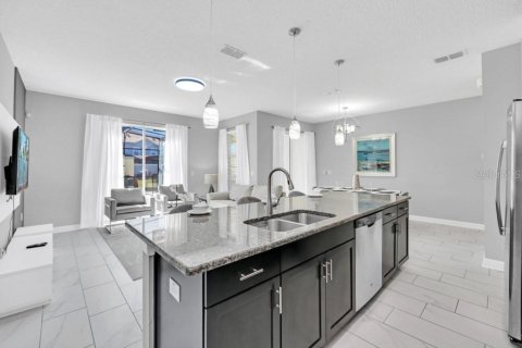 Touwnhouse à vendre à Kissimmee, Floride: 4 chambres, 177.81 m2 № 2118257 - photo 11