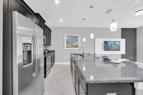 Touwnhouse à vendre à Kissimmee, Floride: 4 chambres, 177.81 m2 № 2118257 - photo 10