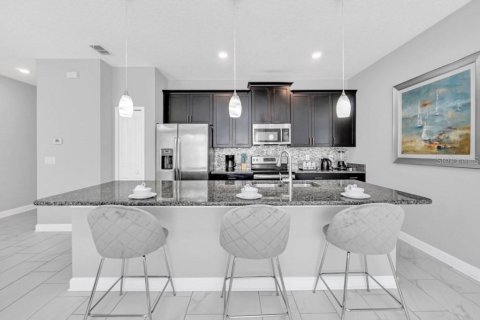 Touwnhouse à vendre à Kissimmee, Floride: 4 chambres, 177.81 m2 № 2118257 - photo 9