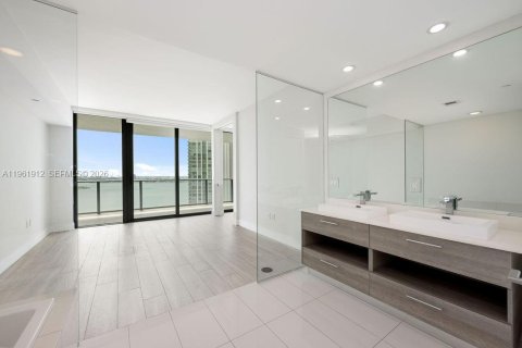 Condo in Miami, Florida, 2 bedrooms  № 2026852 - photo 12