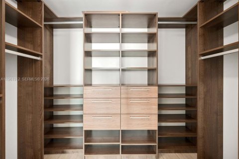 Condo in Miami, Florida, 2 bedrooms  № 2026852 - photo 26