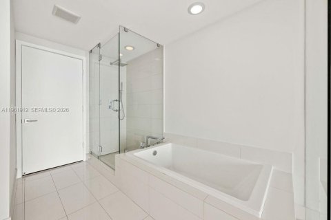 Condo in Miami, Florida, 2 bedrooms  № 2026852 - photo 11