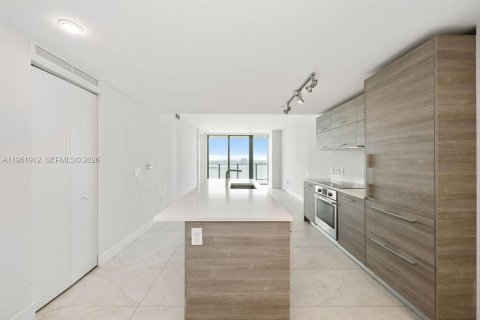 Condo in Miami, Florida, 2 bedrooms  № 2026852 - photo 18